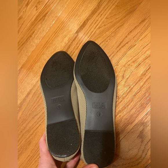 EUC MIA “Corrine” fabric flat - size 9 - Picture 5 of 7